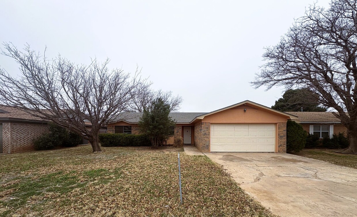 Primary Photo - Spacious Living In Lubbock's Northwest Cor...