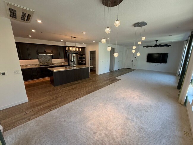 Foto del edificio - Bright and Spacious 5BD/3BA Condo in Desirable Boulevards Dublin Community!