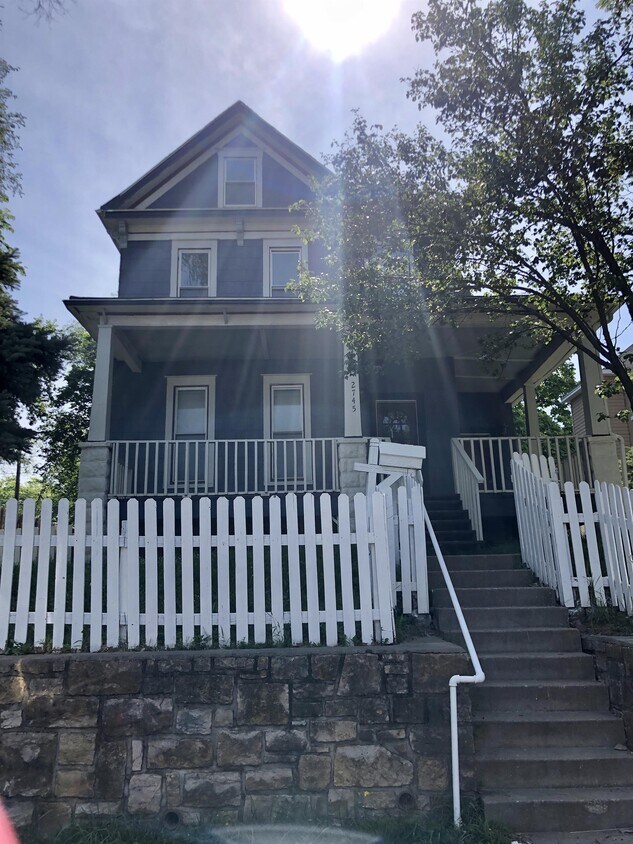 Primary Photo - 2745 Holmes St