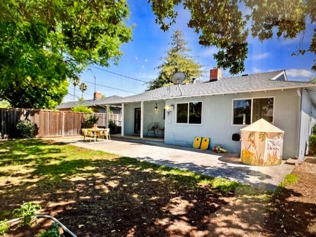 Foto del edificio - 1705 Blossom Hill Rd