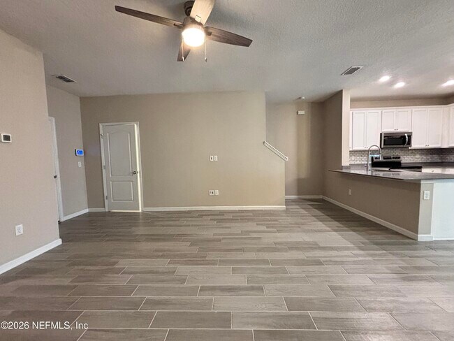 Building Photo - 7366 Palm Hills Dr