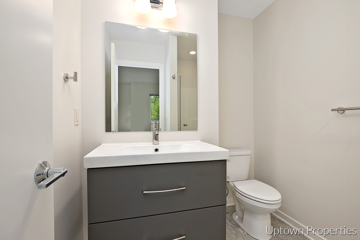 Foto principal - 810 Fulton St W