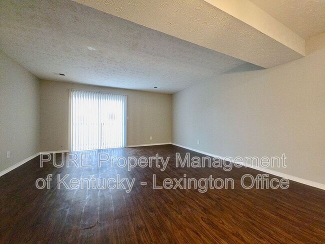 Foto del edificio - 356 Redding Rd