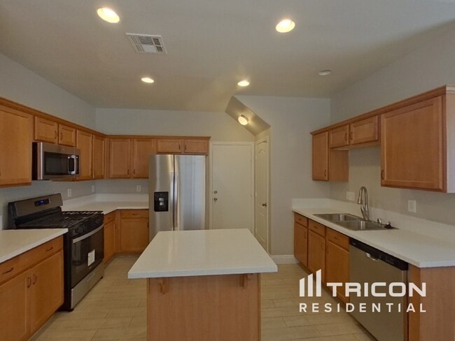 Building Photo - 719 Easter Lily Pl