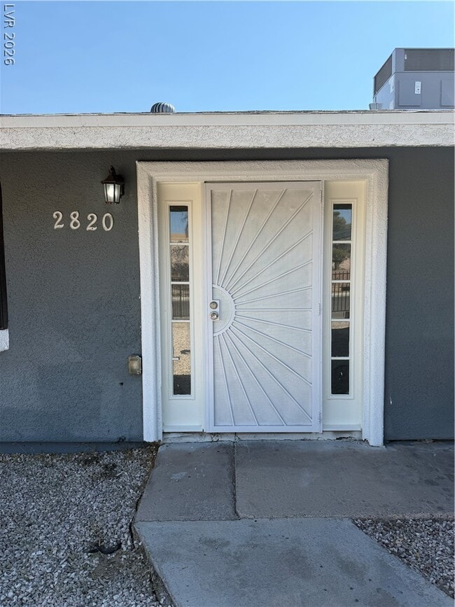 Building Photo - 2820 S Sandhill Rd