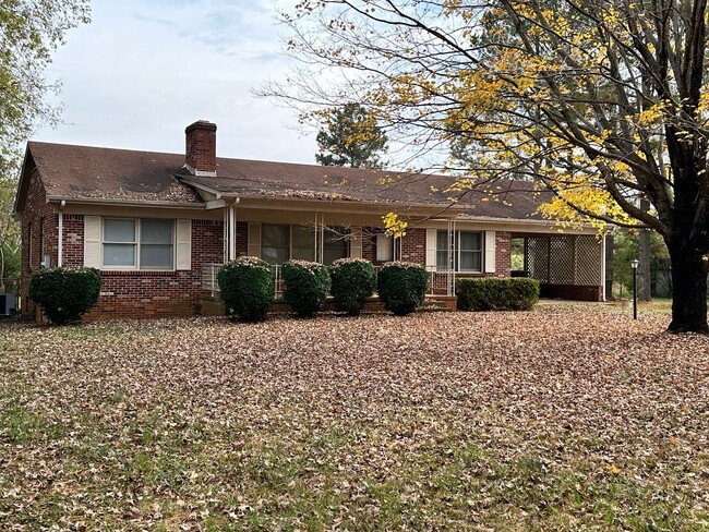 Building Photo - 3-Bedroom Brick Rancher with Full Basement...