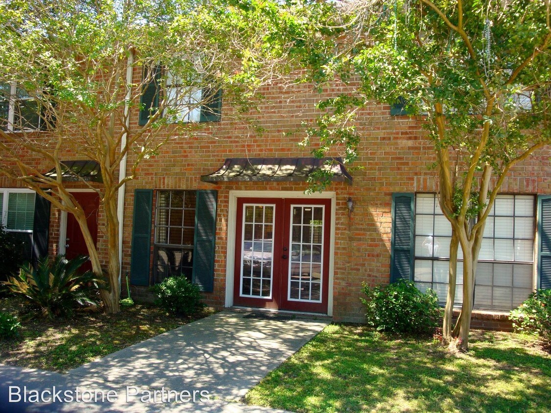 Building Photo - 2293 Hollydale Ave