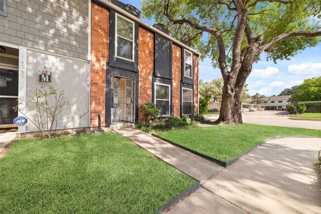 Foto del edificio - 14345 Misty Meadow Ln