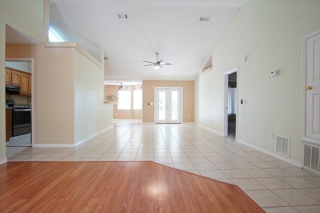 Building Photo - 4 bedroom 2 bathroom brick home in Milton ...