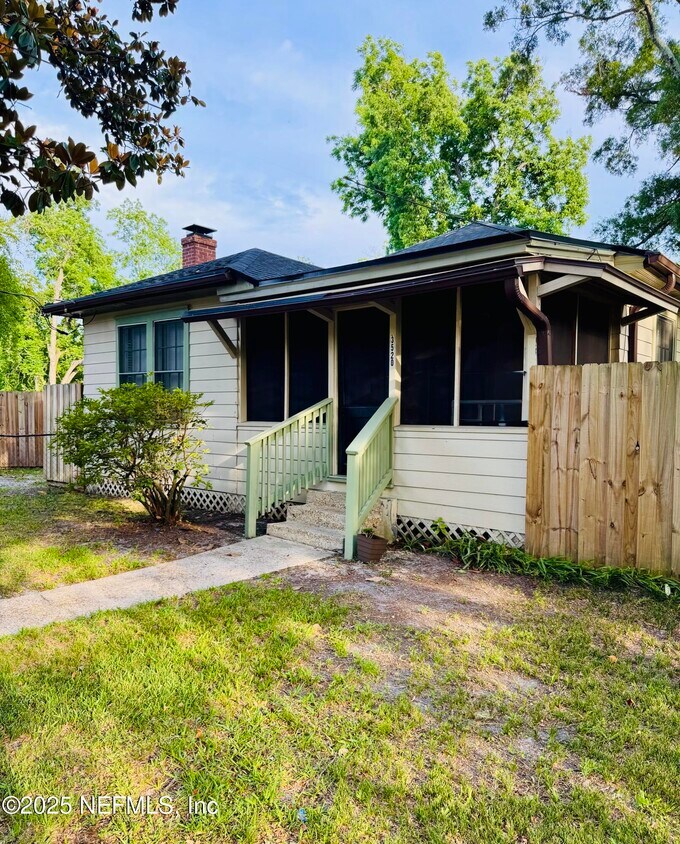 Foto principal - 3520 Kingston St