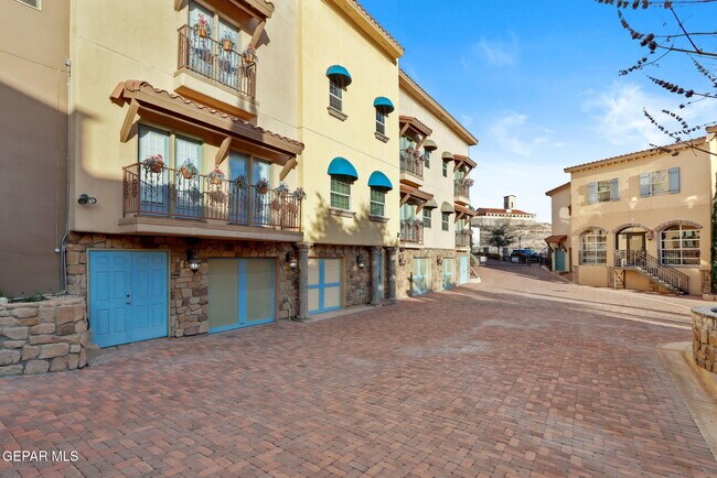 Foto del edificio - 6350 Escondido Dr