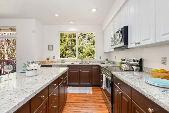 Building Photo - 13000 Admiralty Way