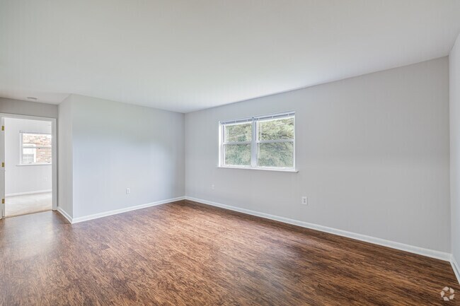 2 habitaciones, 1 baño, 768 pies cuadrados, Platinum, sala de estar - Signal Hill Apartments
