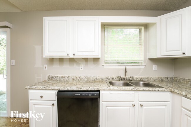 Building Photo - 6388 Phillips Ct
