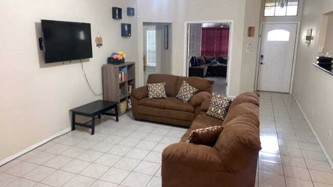 Foto del edificio - 2313 E 23rd St