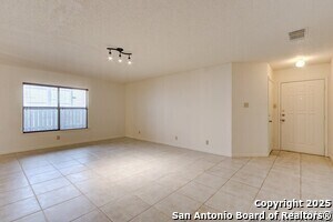 Foto del edificio - 8024 Coral Meadow Dr