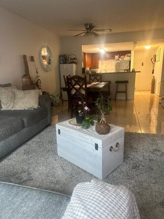 Foto del edificio - 11131 Royal Palm Blvd