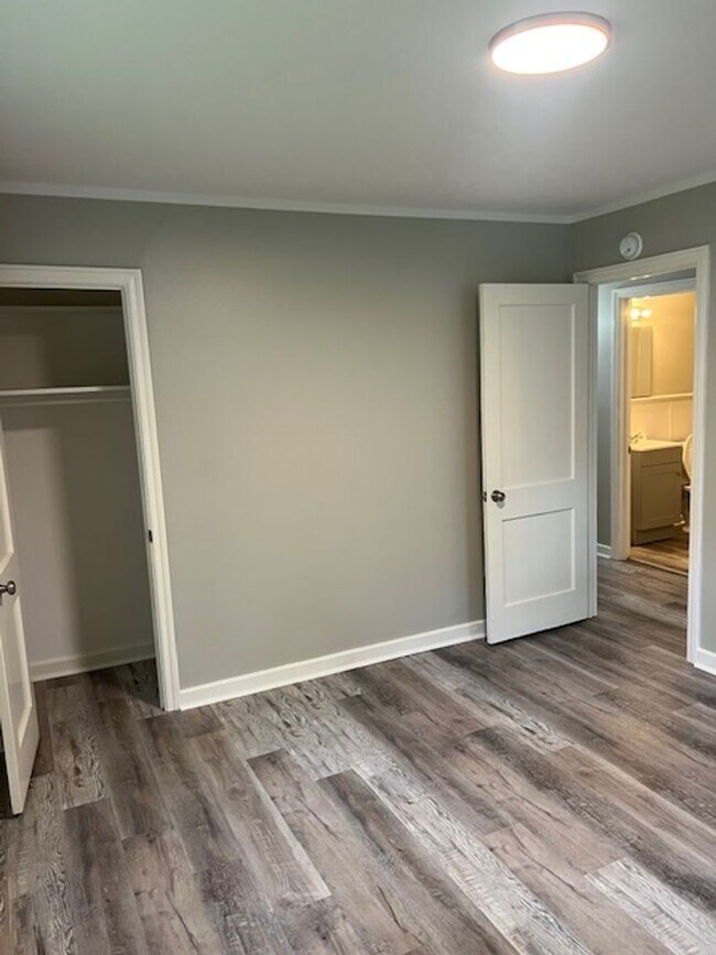 Building Photo - Renovated 5 Bedroom 2 Bath Home for Rent!