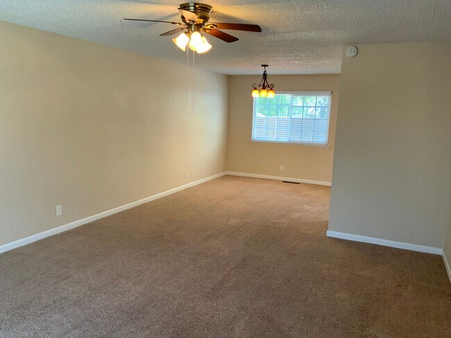 Foto del edificio - Gorgeous 4 bedroom Home in Fairfield..... ...