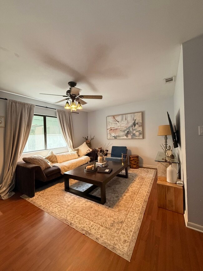 Living room - 3202 Locke Ln