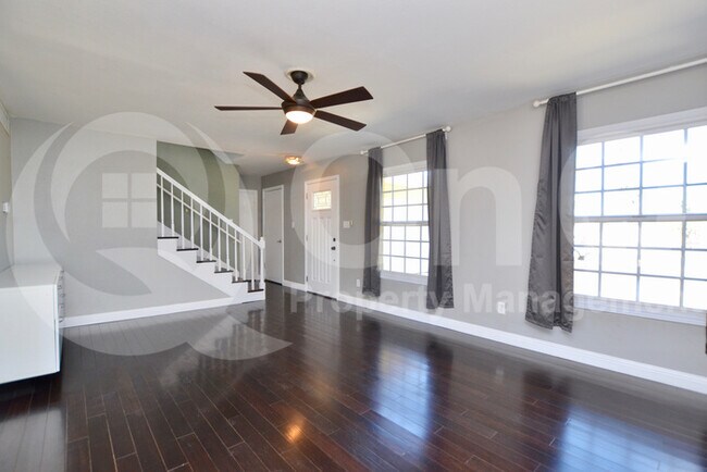 Building Photo - 217 E Hermosa Dr