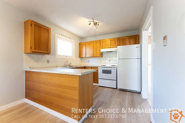 Building Photo - Half Duplex with Must-See Garage & Large Yard!