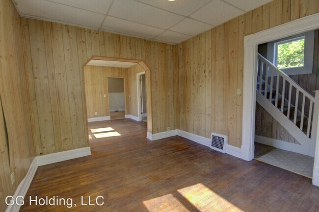 Building Photo - 3 br, 1 bath House - 1719 E. 13th St.