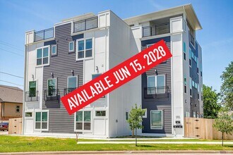 Building Photo - 2400 Benbrook Dr