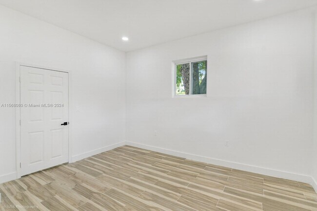 Foto del edificio - 24 NW 86th St