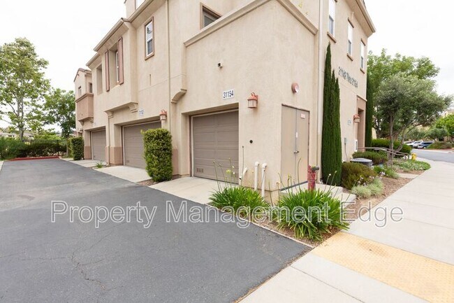 Foto del edificio - 31154 Strawberry Tree Ln