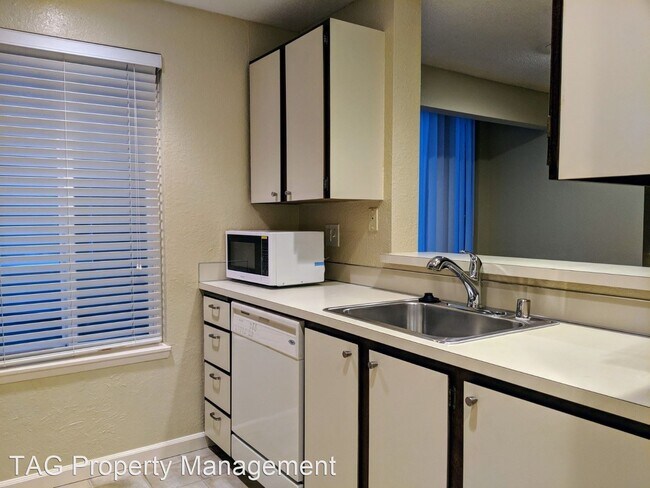 Building Photo - 1 br, 1 bath House - 14424 NE 30th Pl #29A