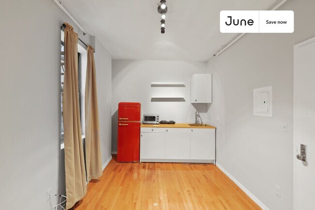 Foto del edificio - 247 W 63rd St