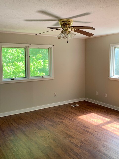 Building Photo - 1439 Riverwood Dr