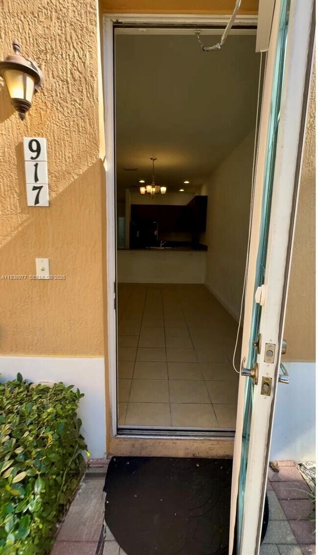 Foto del edificio - 917 SW 147th Ave