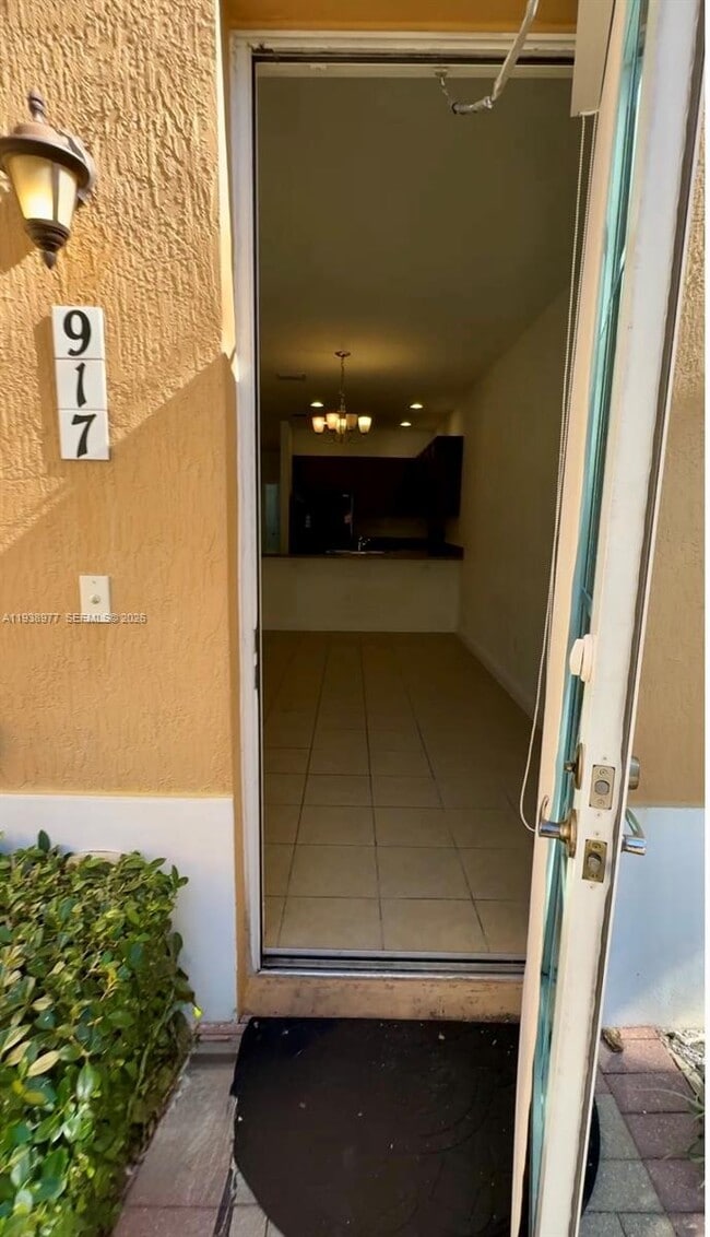 Building Photo - 917 SW 147th Ave