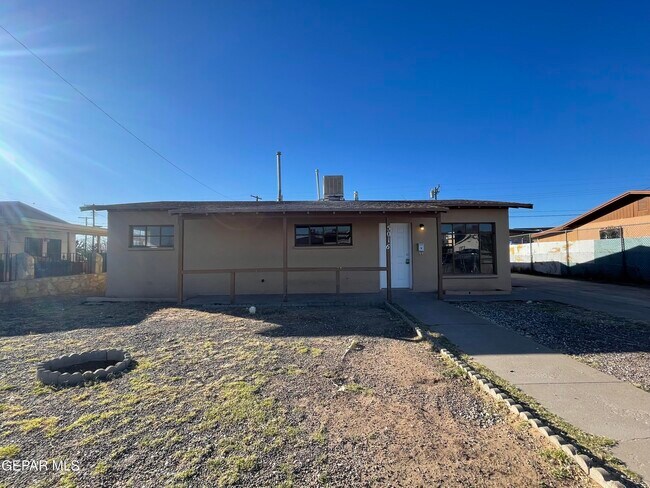 Foto del edificio - 5016 Wilmoth Ct