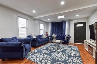 Building Photo - 718 Avenue A