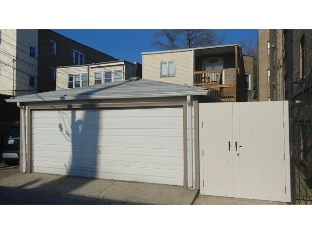 Building Photo - 6208 N Claremont Ave
