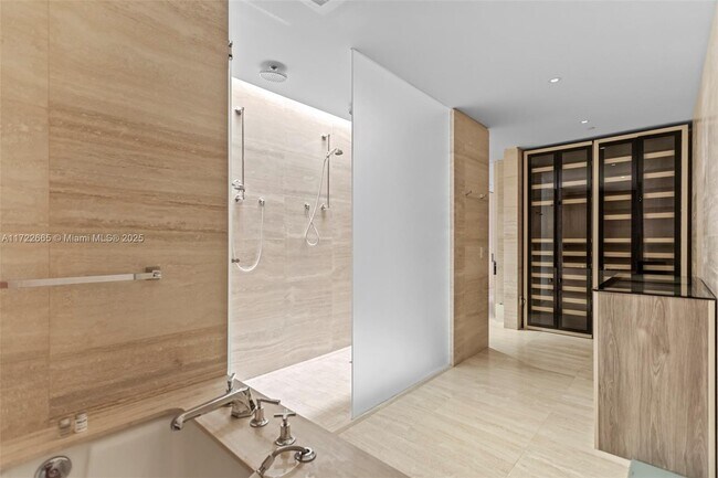 Foto del edificio - 9703 Collins Ave