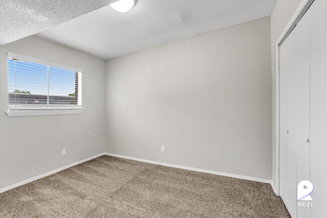 Building Photo - 8217 Fulton St