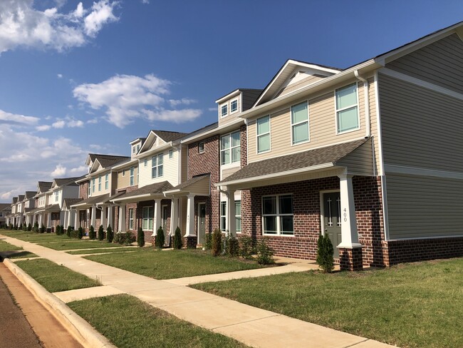 Building Photo - 403 Falls Pointe