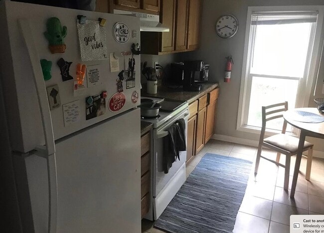 Building Photo - Large 2 Bedroom, 1 Bathroom Duplex