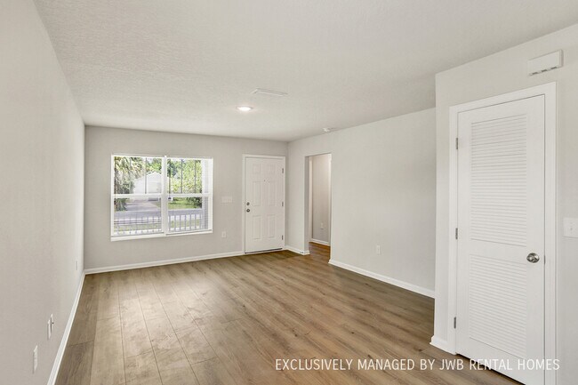 Building Photo - 1115 Evergreen Ave