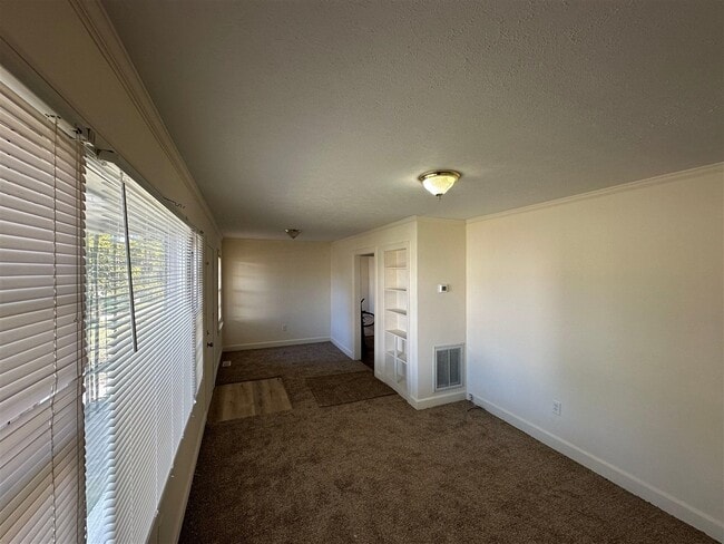 Foto del edificio - 1021 Roselawn Way