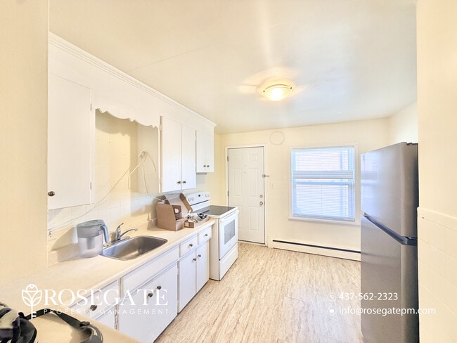 Building Photo - 1-Bedroom Apartment with Parking – Utilities Included – Pet Friendly – Kitchener