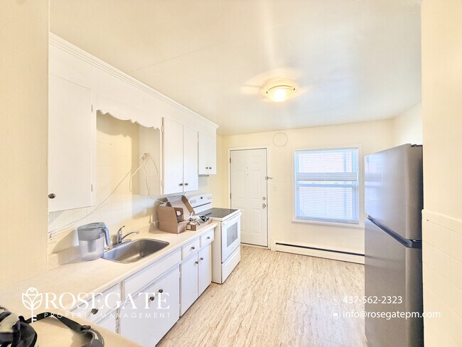 Photo du bâtiment - 1-Bedroom Apartment with Parking – Utilities Included – Pet Friendly – Kitchener