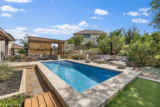 Building Photo - 5500 La Canada Wy