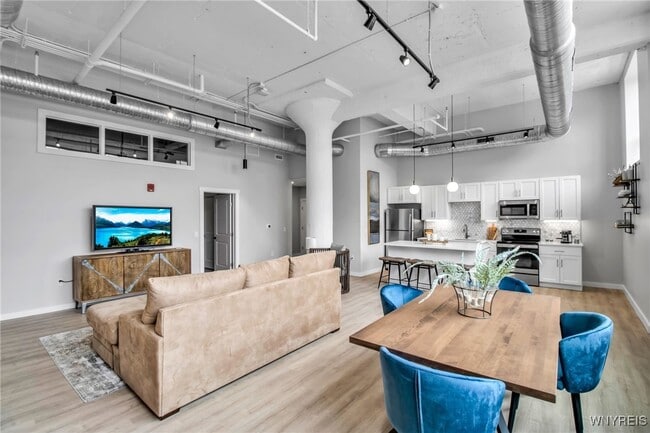 Building Photo - 628 Ellicott St