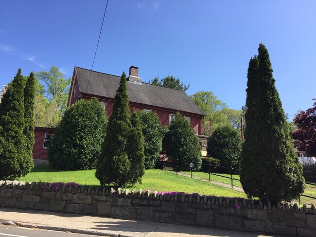 Building Photo - 71 Elm St
