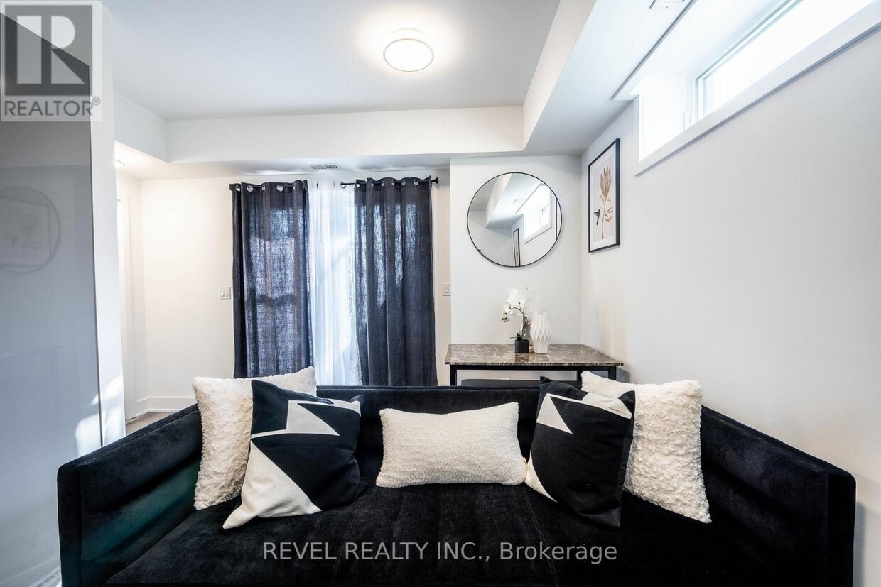 60656065 McLeod Rd, Niagara Falls, ON L2G 3E6 House for Rent in